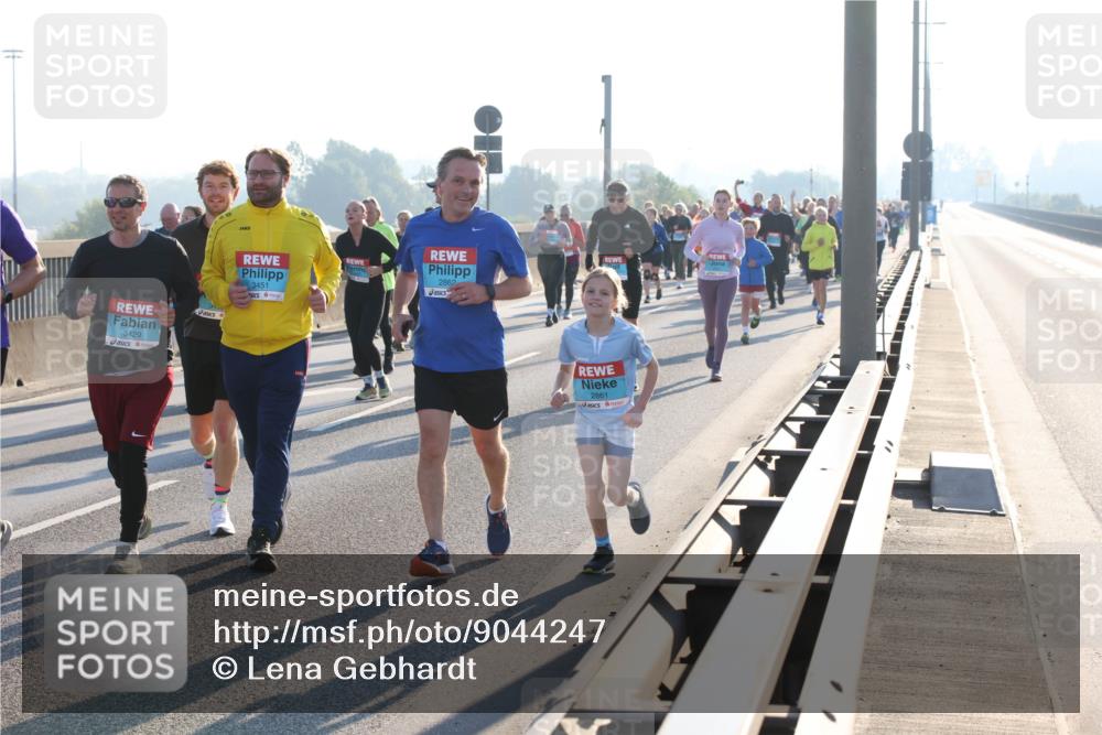 03.10.2025 - Köhlbrandbrückenlauf Lena Gebhardt http://msf.ph/oto/9044247 03.10.2025 09:27:09 Position 1 3429, 3451, 2862, 2861 meine-sportfotos.de