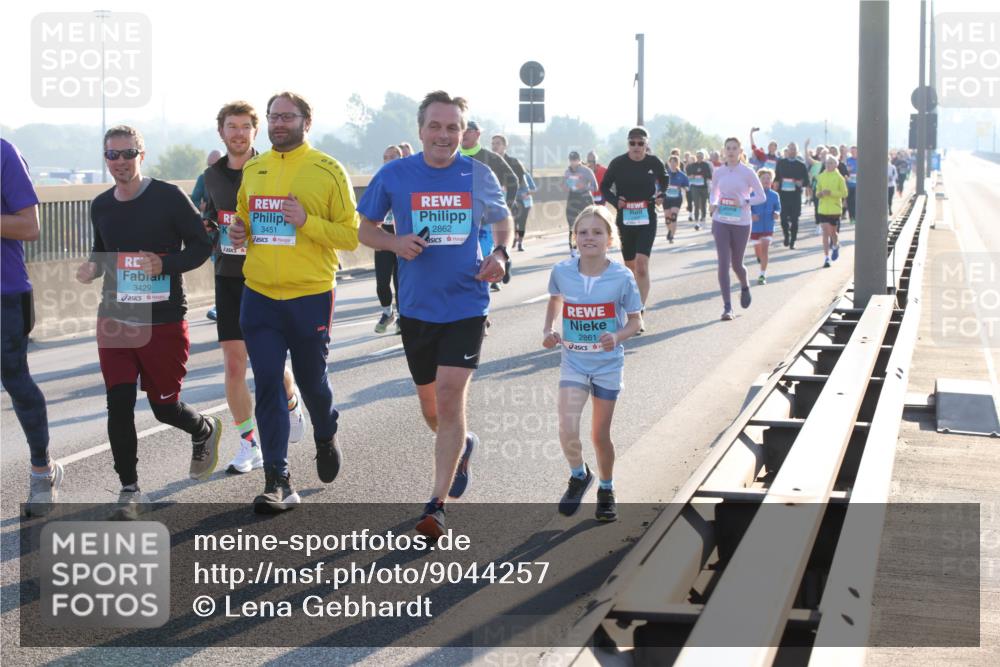 03.10.2025 - Köhlbrandbrückenlauf Lena Gebhardt http://msf.ph/oto/9044257 03.10.2025 09:27:09 Position 1 3429, 3451, 2862, 2861 meine-sportfotos.de