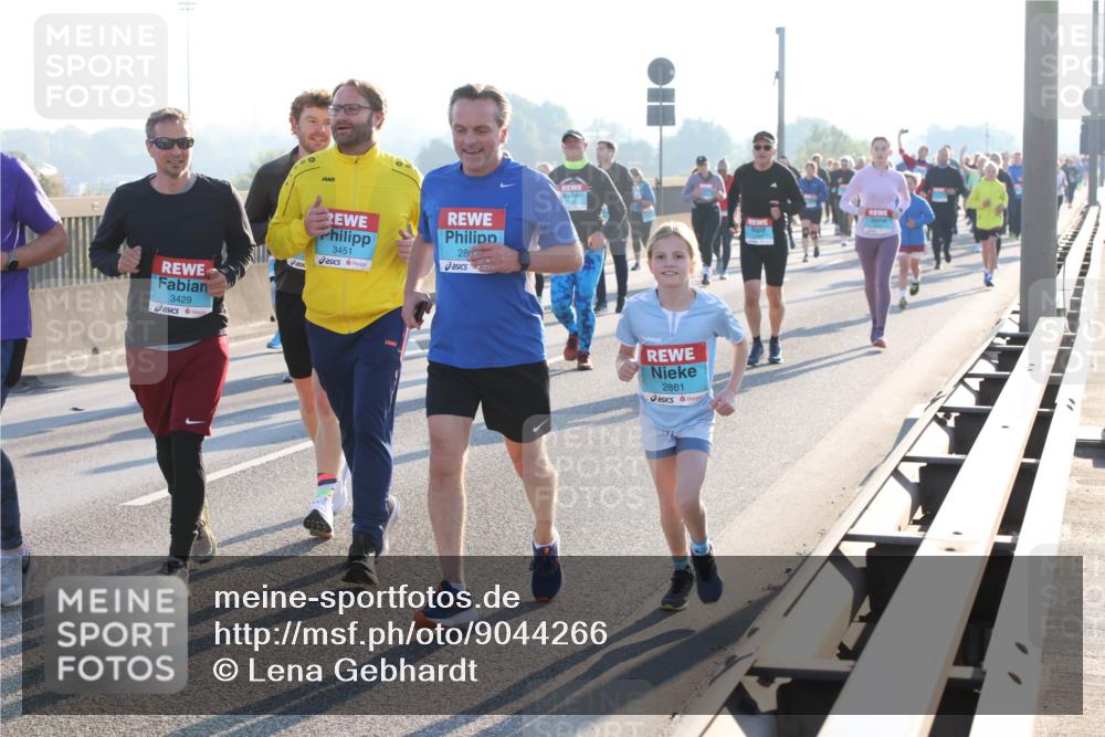 03.10.2025 - Köhlbrandbrückenlauf Lena Gebhardt http://msf.ph/oto/9044266 03.10.2025 09:27:10 Position 1 3429, 28, 3451, 2861 meine-sportfotos.de