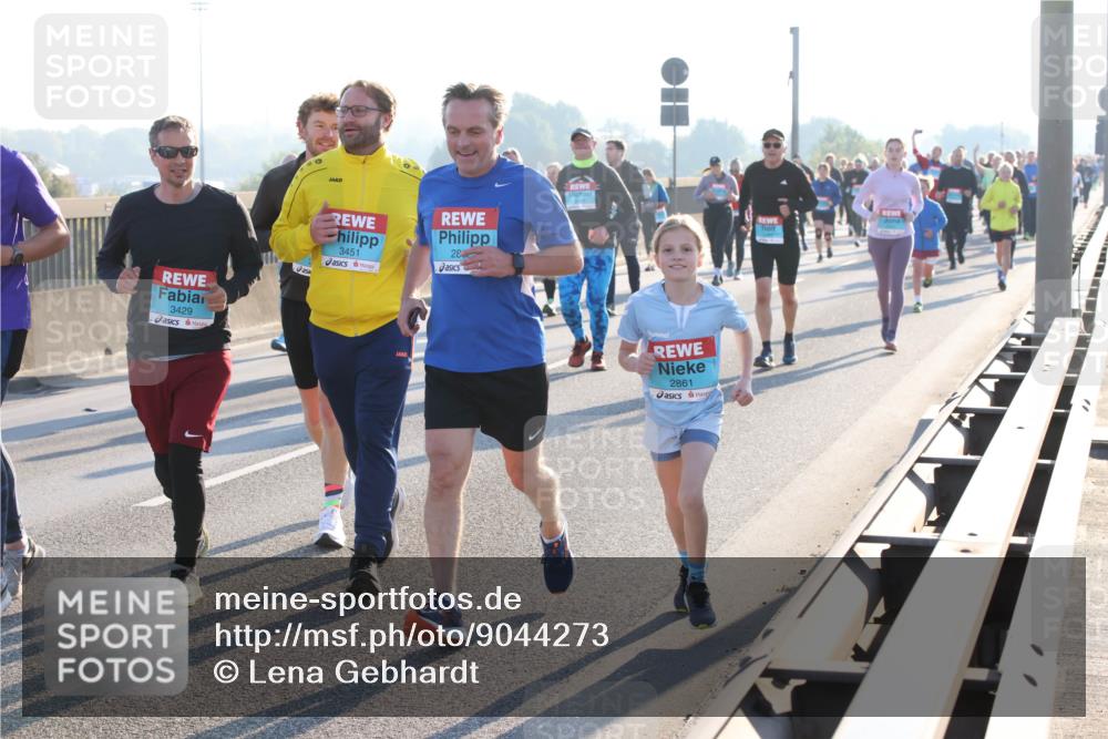 03.10.2025 - Köhlbrandbrückenlauf Lena Gebhardt http://msf.ph/oto/9044273 03.10.2025 09:27:10 Position 1 3429, 3451, 28, 2861 meine-sportfotos.de