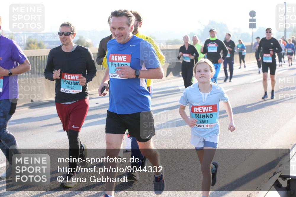 03.10.2025 - Köhlbrandbrückenlauf Lena Gebhardt http://msf.ph/oto/9044332 03.10.2025 09:27:10 Position 1 3429, 2861 meine-sportfotos.de