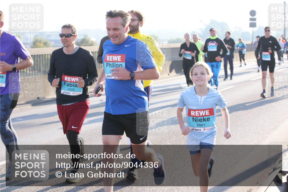 03.10.2025 - Köhlbrandbrückenlauf Lena Gebhardt http://msf.ph/oto/9044336 03.10.2025 09:27:10 Position 1 3429, 2861 meine-sportfotos.de