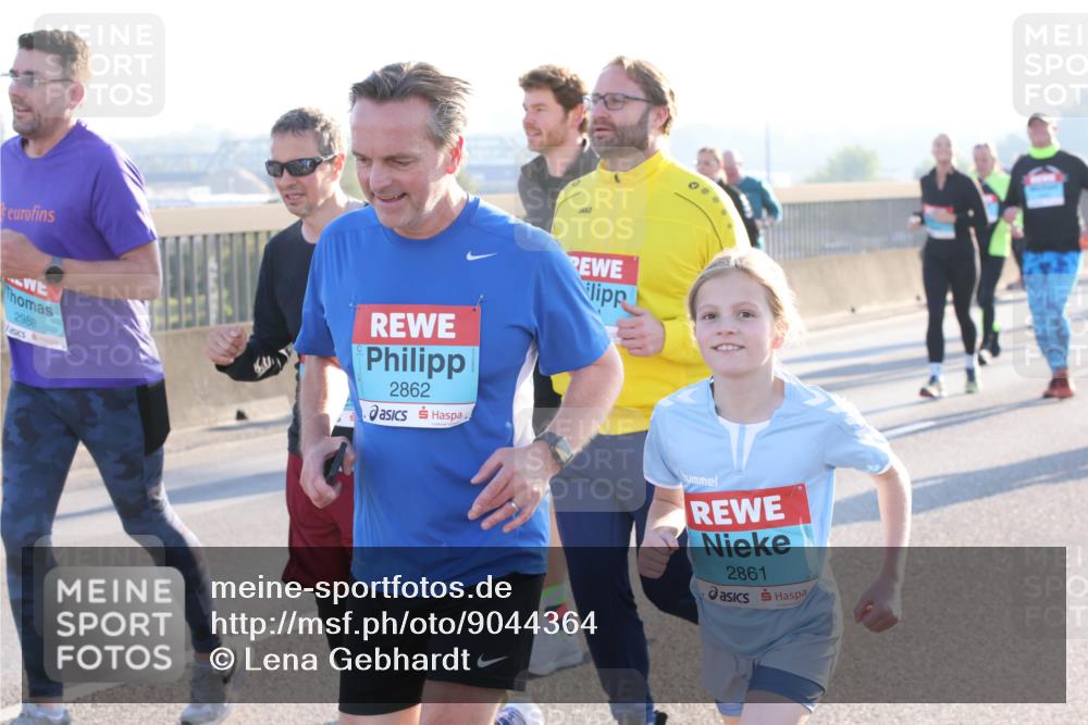03.10.2025 - Köhlbrandbrückenlauf Lena Gebhardt http://msf.ph/oto/9044364 03.10.2025 09:27:11 Position 1 2988, 2862, 2861 meine-sportfotos.de