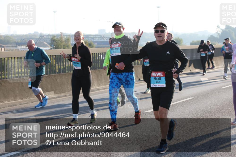 03.10.2025 - Köhlbrandbrückenlauf Lena Gebhardt http://msf.ph/oto/9044464 03.10.2025 09:27:14 Position 1 462, 2463, 1965 meine-sportfotos.de