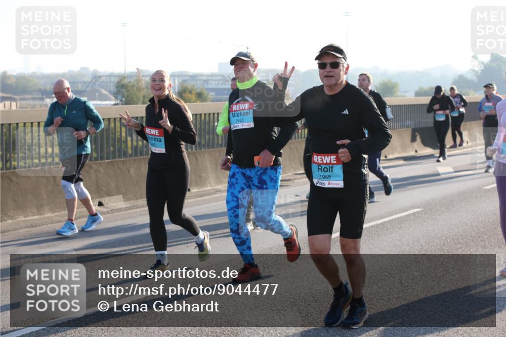 03.10.2025 - Köhlbrandbrückenlauf Lena Gebhardt http://msf.ph/oto/9044477 03.10.2025 09:27:14 Position 1 2463, 1965 meine-sportfotos.de