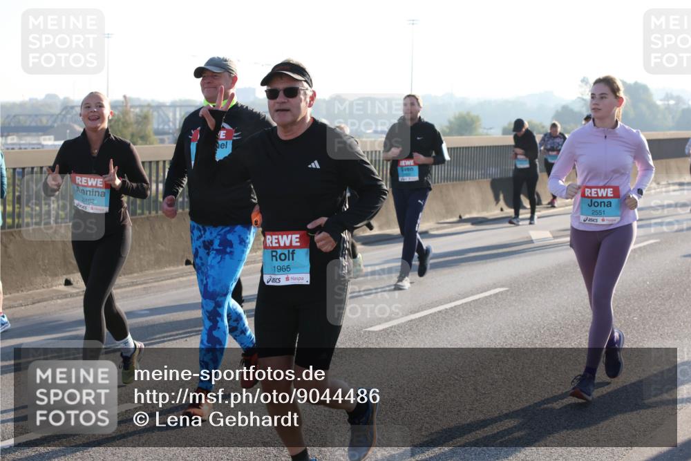 03.10.2025 - Köhlbrandbrückenlauf Lena Gebhardt http://msf.ph/oto/9044486 03.10.2025 09:27:14 Position 1 2462, 1965, 2551 meine-sportfotos.de