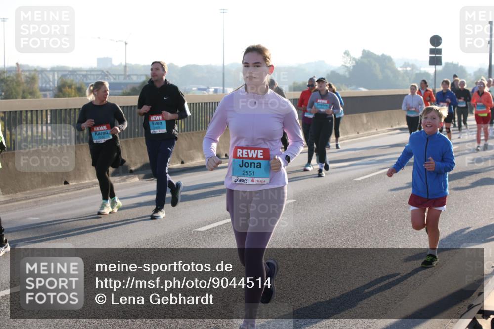 03.10.2025 - Köhlbrandbrückenlauf Lena Gebhardt http://msf.ph/oto/9044514 03.10.2025 09:27:15 Position 1 2551 meine-sportfotos.de