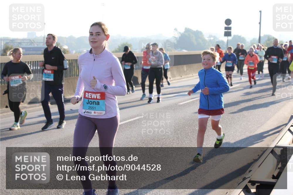 03.10.2025 - Köhlbrandbrückenlauf Lena Gebhardt http://msf.ph/oto/9044528 03.10.2025 09:27:15 Position 1 2551 meine-sportfotos.de