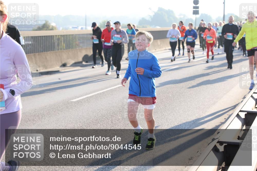 03.10.2025 - Köhlbrandbrückenlauf Lena Gebhardt http://msf.ph/oto/9044545 03.10.2025 09:27:16 Position 1  meine-sportfotos.de