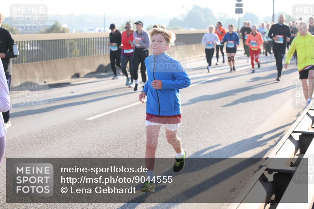 03.10.2025 - Köhlbrandbrückenlauf Lena Gebhardt http://msf.ph/oto/9044555 03.10.2025 09:27:16 Position 1  meine-sportfotos.de