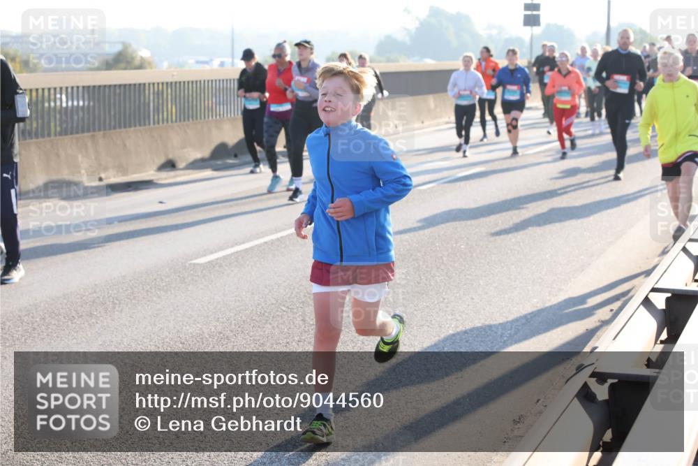 03.10.2025 - Köhlbrandbrückenlauf Lena Gebhardt http://msf.ph/oto/9044560 03.10.2025 09:27:16 Position 1  meine-sportfotos.de