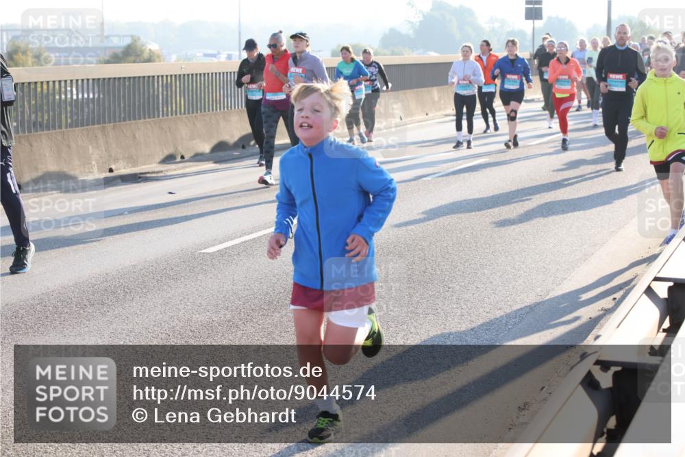 03.10.2025 - Köhlbrandbrückenlauf Lena Gebhardt http://msf.ph/oto/9044574 03.10.2025 09:27:16 Position 1  meine-sportfotos.de