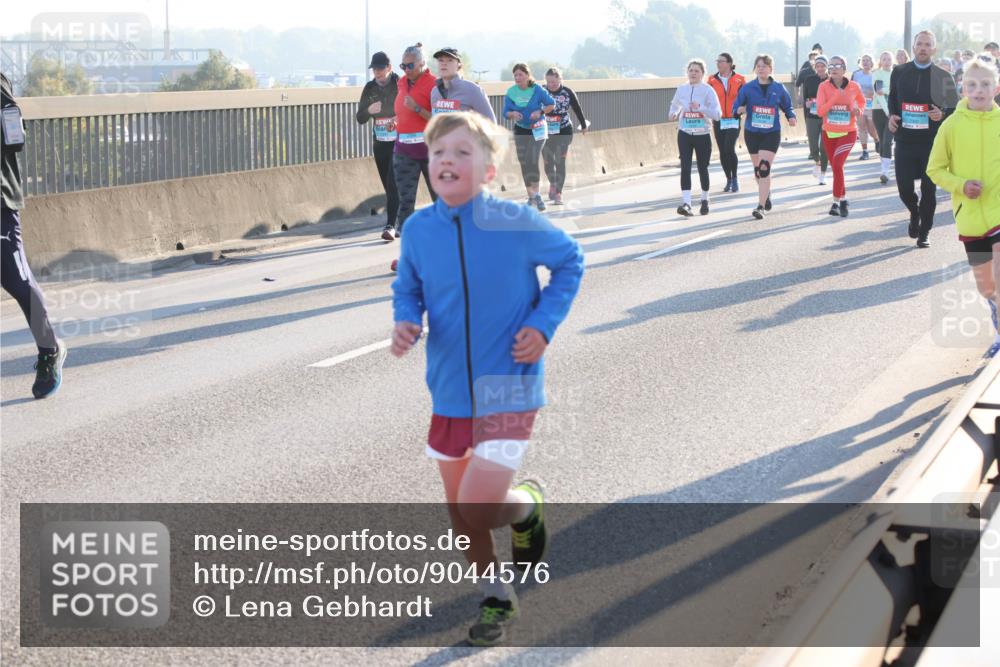 03.10.2025 - Köhlbrandbrückenlauf Lena Gebhardt http://msf.ph/oto/9044576 03.10.2025 09:27:16 Position 1  meine-sportfotos.de