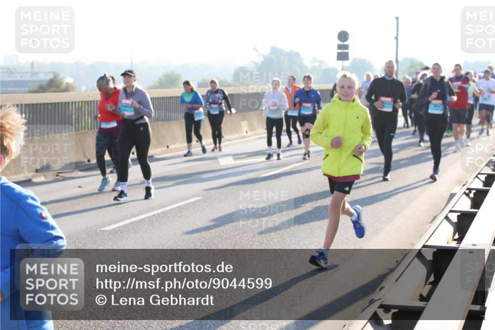 03.10.2025 - Köhlbrandbrückenlauf Lena Gebhardt http://msf.ph/oto/9044599 03.10.2025 09:27:17 Position 1  meine-sportfotos.de
