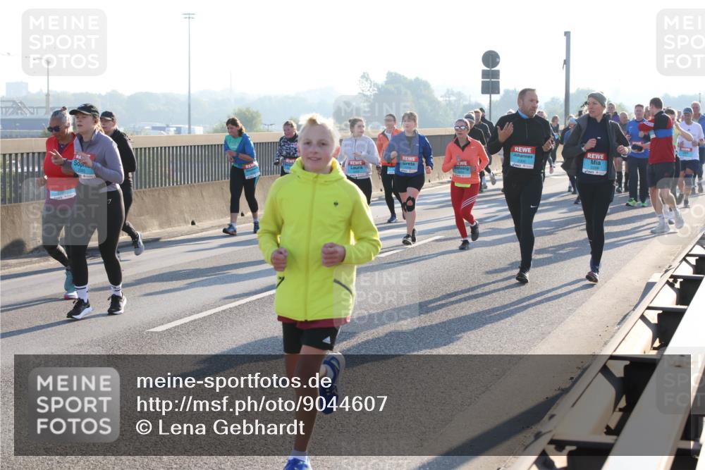 03.10.2025 - Köhlbrandbrückenlauf Lena Gebhardt http://msf.ph/oto/9044607 03.10.2025 09:27:17 Position 1 2393, 2300 meine-sportfotos.de