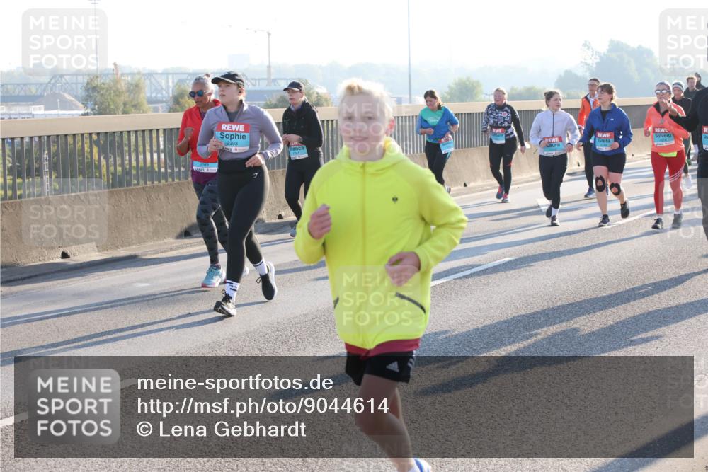 03.10.2025 - Köhlbrandbrückenlauf Lena Gebhardt http://msf.ph/oto/9044614 03.10.2025 09:27:18 Position 1 2393 meine-sportfotos.de
