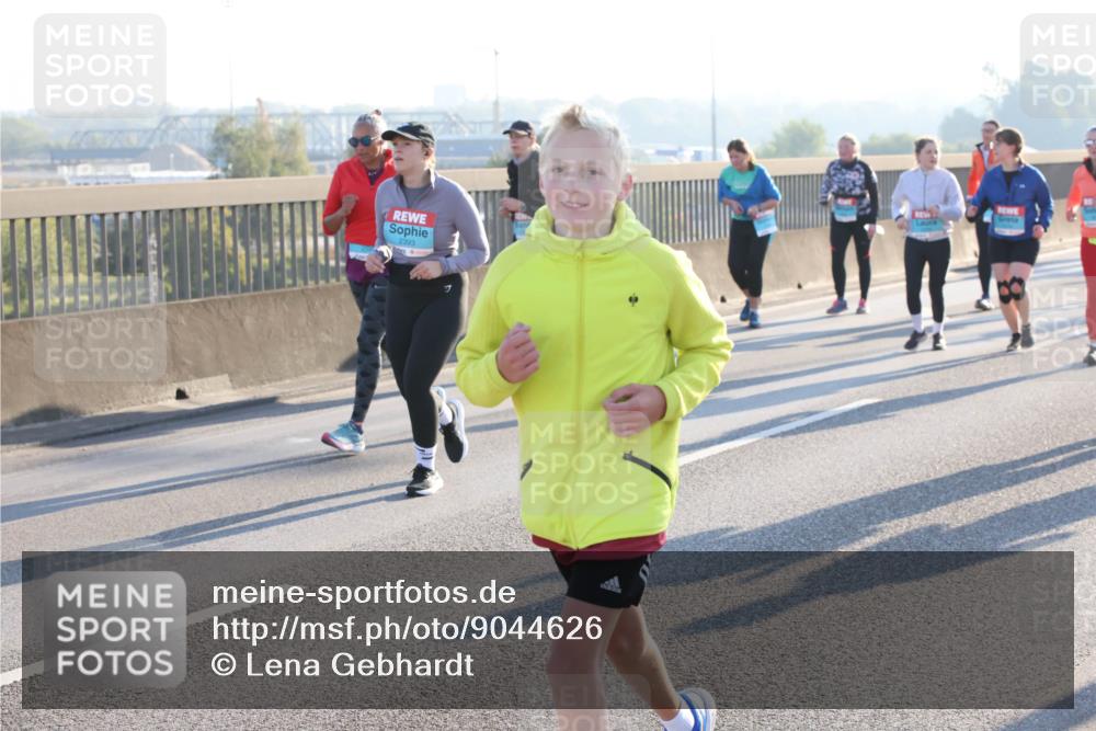03.10.2025 - Köhlbrandbrückenlauf Lena Gebhardt http://msf.ph/oto/9044626 03.10.2025 09:27:18 Position 1 2393 meine-sportfotos.de