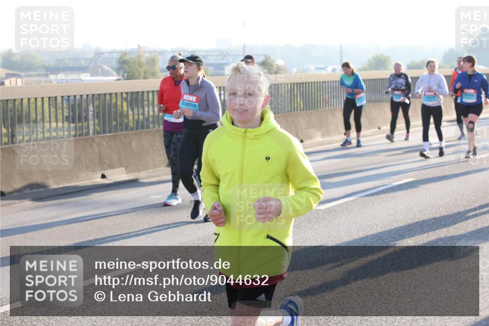 03.10.2025 - Köhlbrandbrückenlauf Lena Gebhardt http://msf.ph/oto/9044632 03.10.2025 09:27:18 Position 1  meine-sportfotos.de