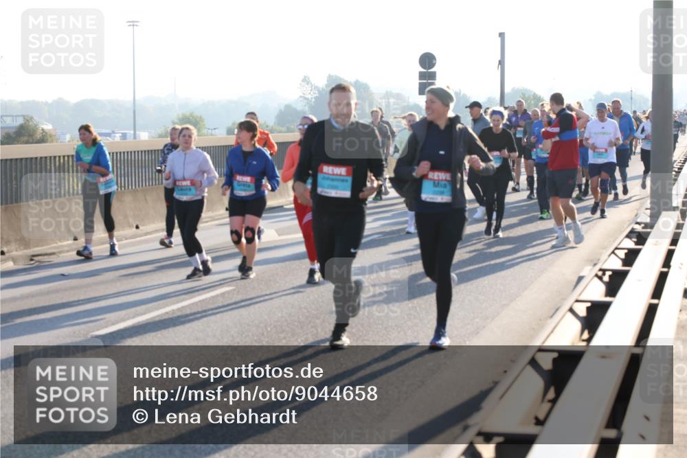03.10.2025 - Köhlbrandbrückenlauf Lena Gebhardt http://msf.ph/oto/9044658 03.10.2025 09:27:19 Position 1  meine-sportfotos.de