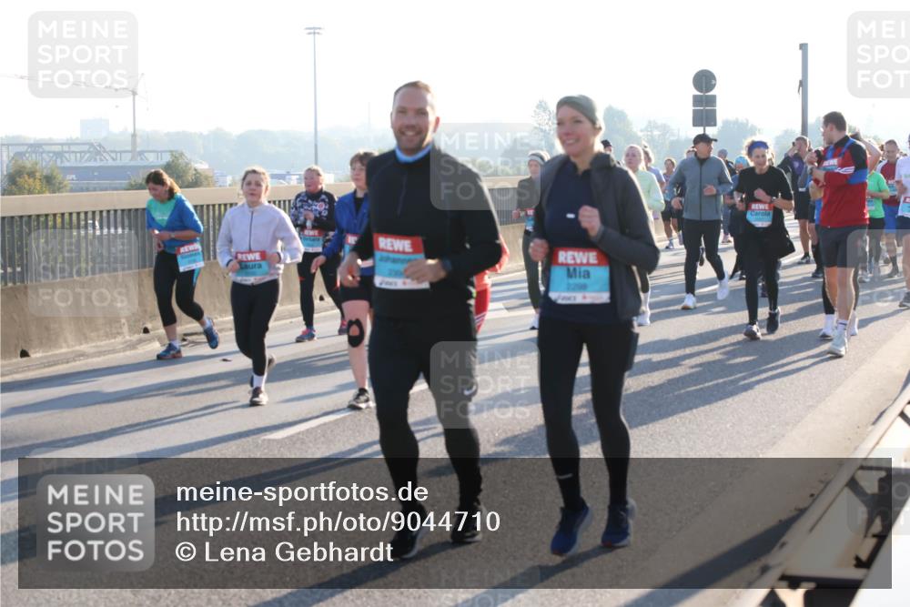 03.10.2025 - Köhlbrandbrückenlauf Lena Gebhardt http://msf.ph/oto/9044710 03.10.2025 09:27:20 Position 1  meine-sportfotos.de