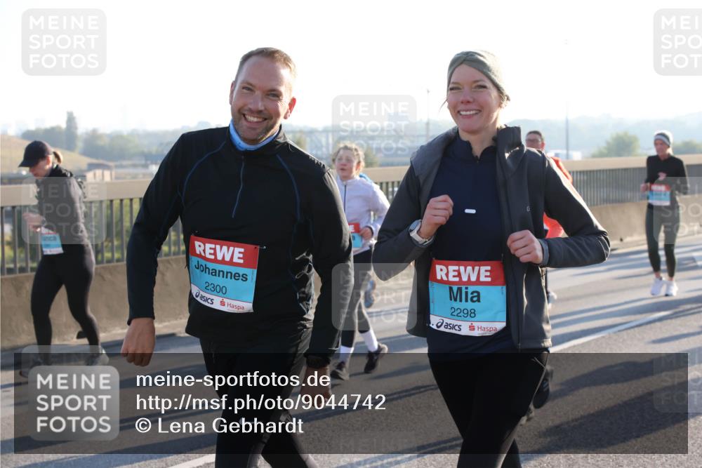 03.10.2025 - Köhlbrandbrückenlauf Lena Gebhardt http://msf.ph/oto/9044742 03.10.2025 09:27:21 Position 1 2300, 2298 meine-sportfotos.de