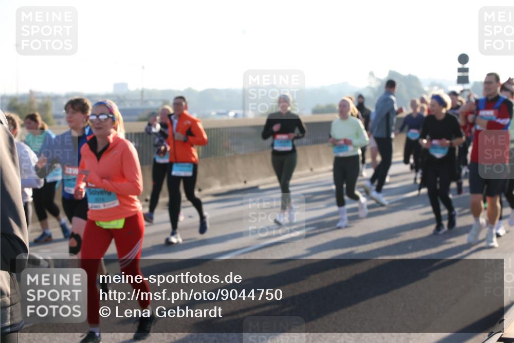 03.10.2025 - Köhlbrandbrückenlauf Lena Gebhardt http://msf.ph/oto/9044750 03.10.2025 09:27:22 Position 1 1074 meine-sportfotos.de