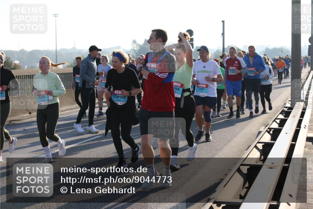 03.10.2025 - Köhlbrandbrückenlauf Lena Gebhardt http://msf.ph/oto/9044773 03.10.2025 09:27:23 Position 1 3102, 2557, 3, 3234 meine-sportfotos.de