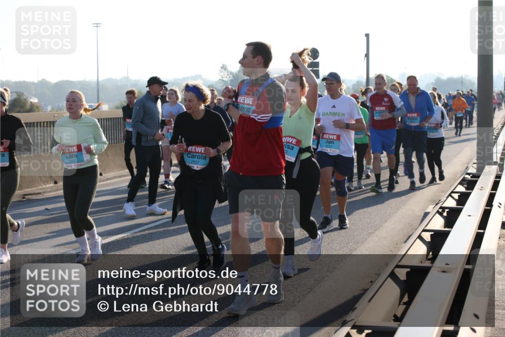 03.10.2025 - Köhlbrandbrückenlauf Lena Gebhardt http://msf.ph/oto/9044778 03.10.2025 09:27:23 Position 1 3102, 2557, 10, 3234 meine-sportfotos.de