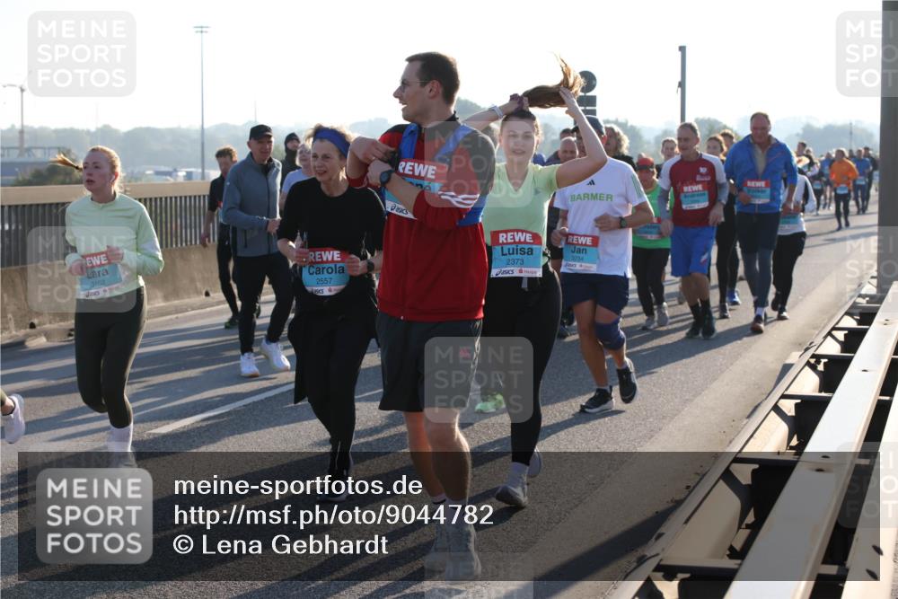 03.10.2025 - Köhlbrandbrückenlauf Lena Gebhardt http://msf.ph/oto/9044782 03.10.2025 09:27:23 Position 1 3102, 2557, 3234, 2373 meine-sportfotos.de