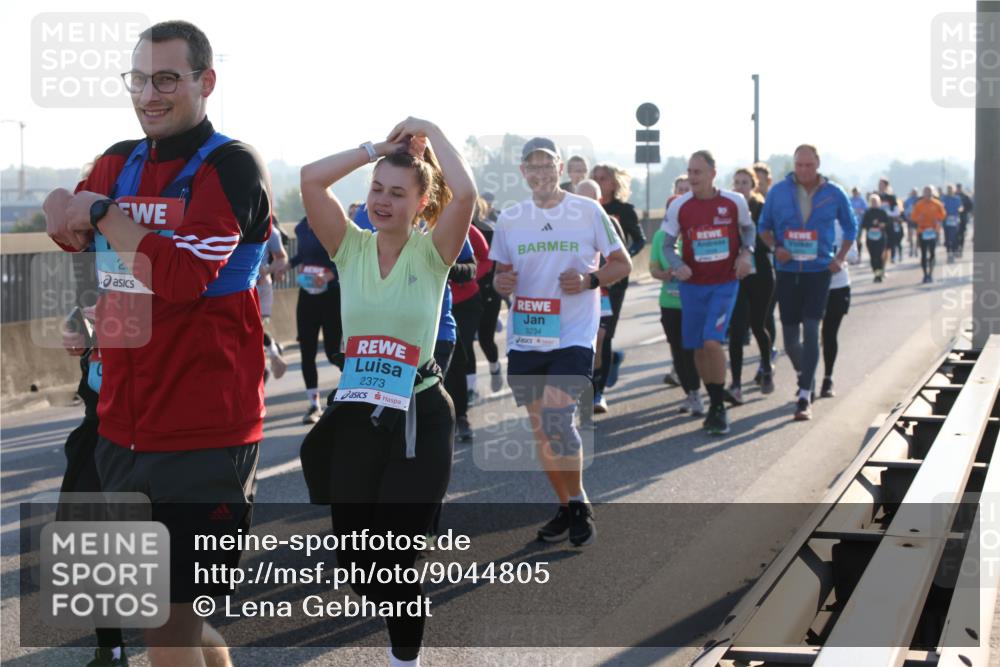 03.10.2025 - Köhlbrandbrückenlauf Lena Gebhardt http://msf.ph/oto/9044805 03.10.2025 09:27:24 Position 1 2373, 3234 meine-sportfotos.de