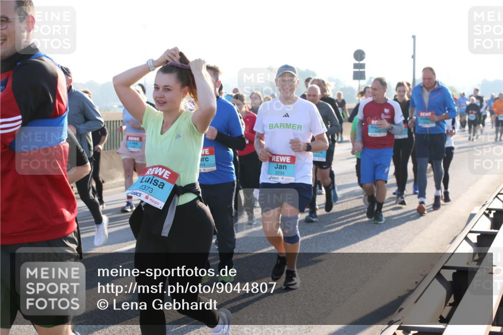 03.10.2025 - Köhlbrandbrückenlauf Lena Gebhardt http://msf.ph/oto/9044807 03.10.2025 09:27:25 Position 1 2373, 14, 3234 meine-sportfotos.de