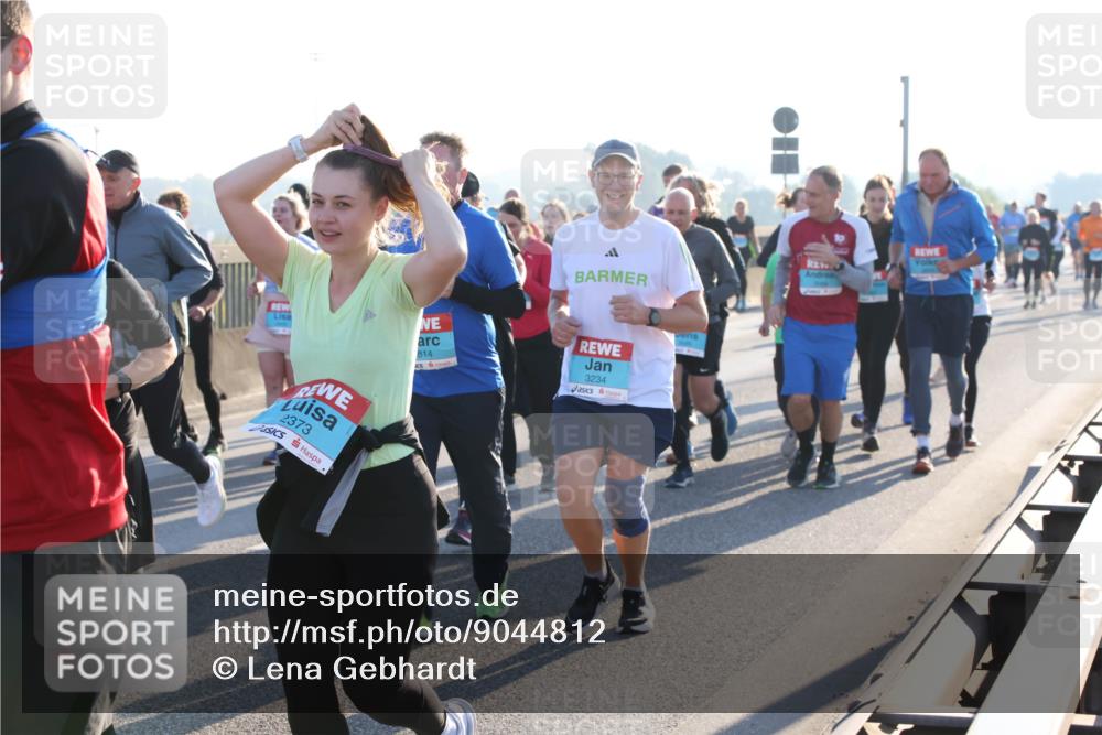 03.10.2025 - Köhlbrandbrückenlauf Lena Gebhardt http://msf.ph/oto/9044812 03.10.2025 09:27:25 Position 1 2373, 814, 3234 meine-sportfotos.de