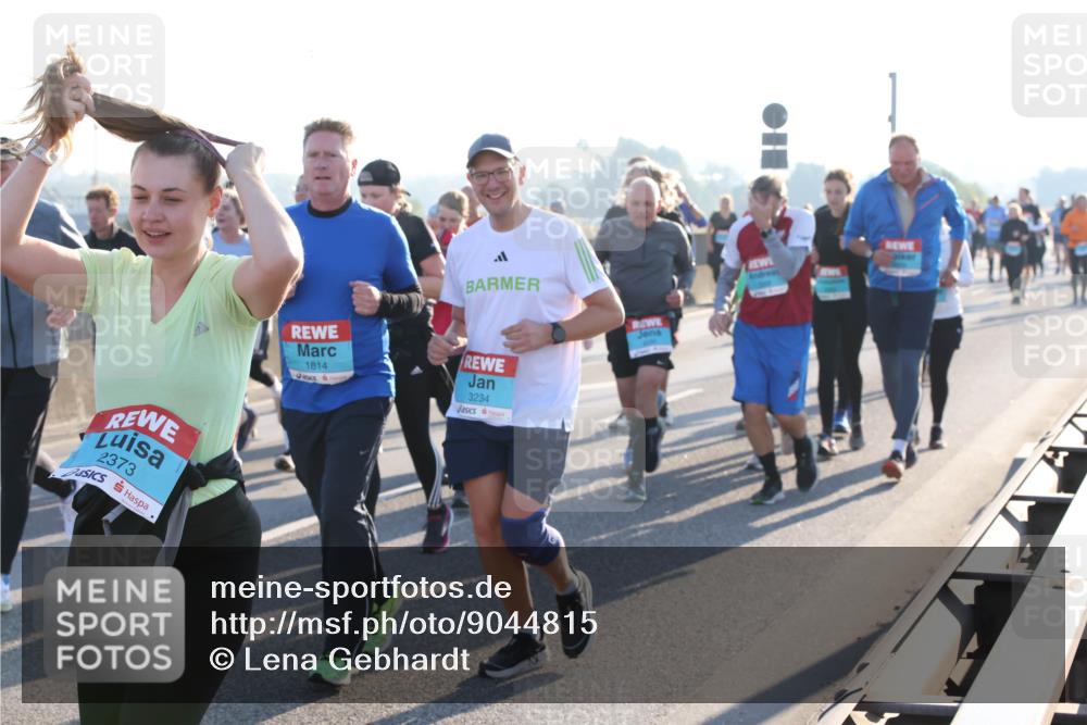 03.10.2025 - Köhlbrandbrückenlauf Lena Gebhardt http://msf.ph/oto/9044815 03.10.2025 09:27:25 Position 1 2373, 1814, 3234 meine-sportfotos.de