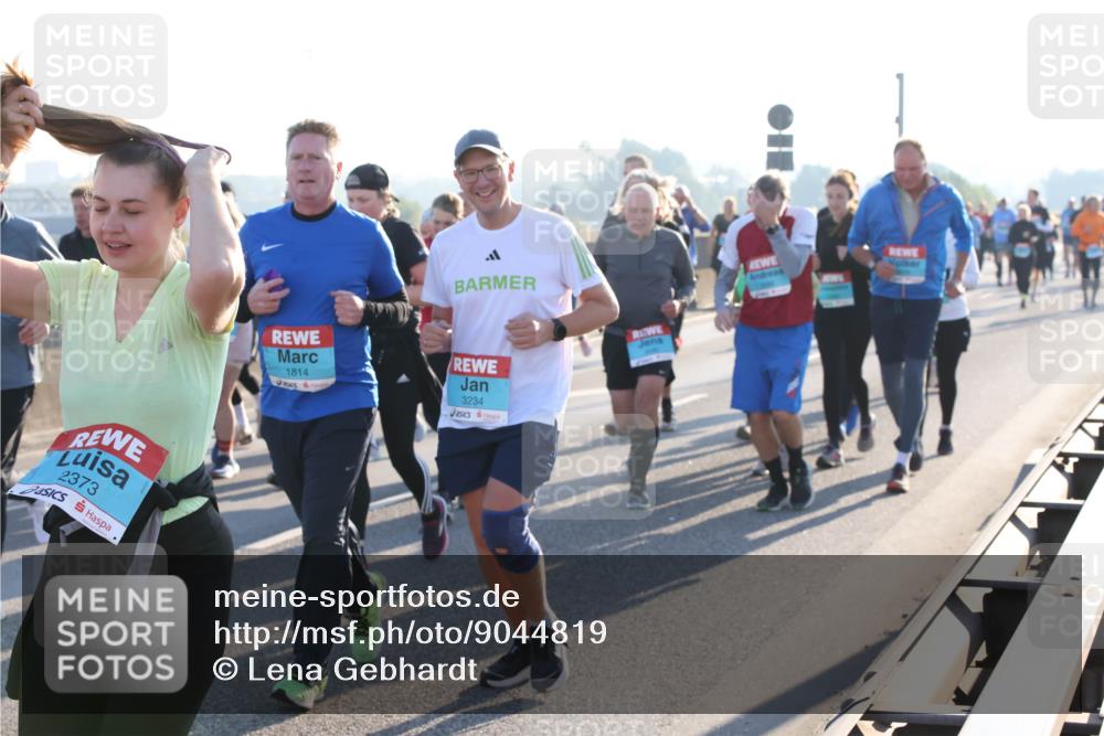 03.10.2025 - Köhlbrandbrückenlauf Lena Gebhardt http://msf.ph/oto/9044819 03.10.2025 09:27:25 Position 1 2373, 1814, 3234 meine-sportfotos.de