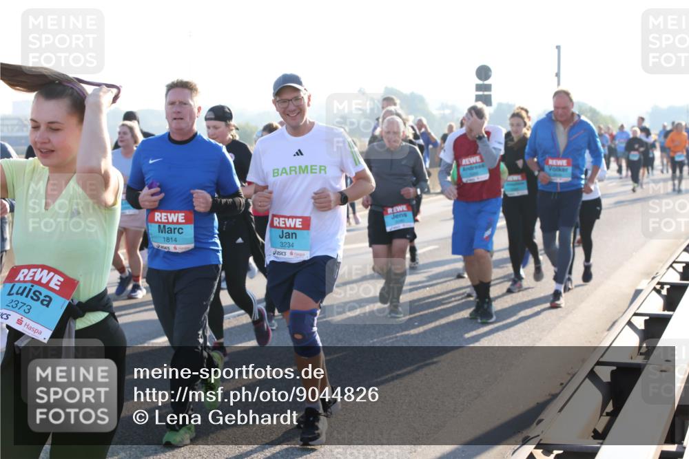 03.10.2025 - Köhlbrandbrückenlauf Lena Gebhardt http://msf.ph/oto/9044826 03.10.2025 09:27:25 Position 1 2373, 1814, 3234 meine-sportfotos.de