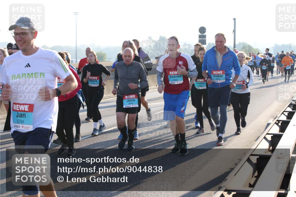 03.10.2025 - Köhlbrandbrückenlauf Lena Gebhardt http://msf.ph/oto/9044838 03.10.2025 09:27:26 Position 1 2162, 3234, 3090, 3088, 2659 meine-sportfotos.de