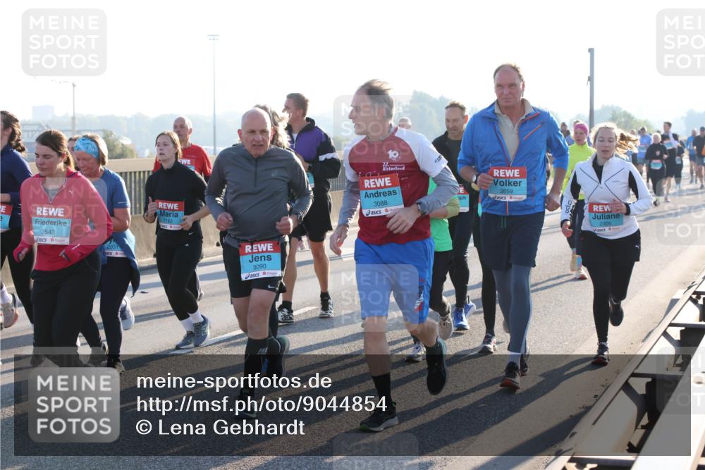 03.10.2025 - Köhlbrandbrückenlauf Lena Gebhardt http://msf.ph/oto/9044854 03.10.2025 09:27:27 Position 1 3543, 2162, 3090, 22, 3088, 2659, 2356 meine-sportfotos.de