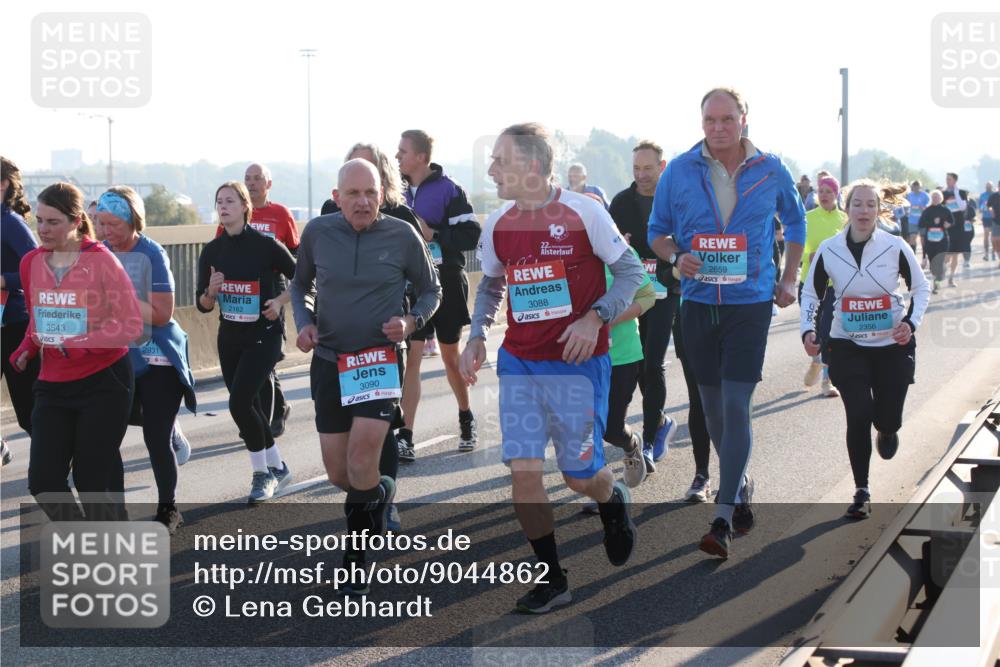 03.10.2025 - Köhlbrandbrückenlauf Lena Gebhardt http://msf.ph/oto/9044862 03.10.2025 09:27:27 Position 1 3543, 2162, 3090, 3088, 2659, 03, 2356 meine-sportfotos.de