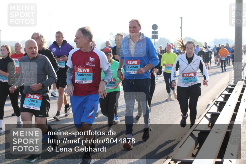 03.10.2025 - Köhlbrandbrückenlauf Lena Gebhardt http://msf.ph/oto/9044878 03.10.2025 09:27:27 Position 1 2162, 3430, 3090, 22, 3088, 3040, 2659, 2356 meine-sportfotos.de
