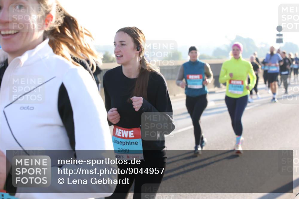 03.10.2025 - Köhlbrandbrückenlauf Lena Gebhardt http://msf.ph/oto/9044957 03.10.2025 09:27:29 Position 1 2289 meine-sportfotos.de