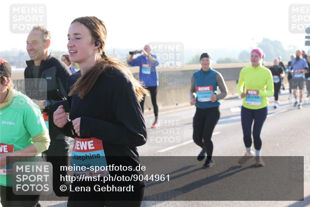 03.10.2025 - Köhlbrandbrückenlauf Lena Gebhardt http://msf.ph/oto/9044961 03.10.2025 09:27:30 Position 1 2289 meine-sportfotos.de