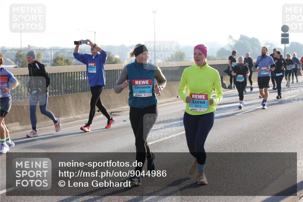 03.10.2025 - Köhlbrandbrückenlauf Lena Gebhardt http://msf.ph/oto/9044986 03.10.2025 09:27:30 Position 1 2296, 2213 meine-sportfotos.de