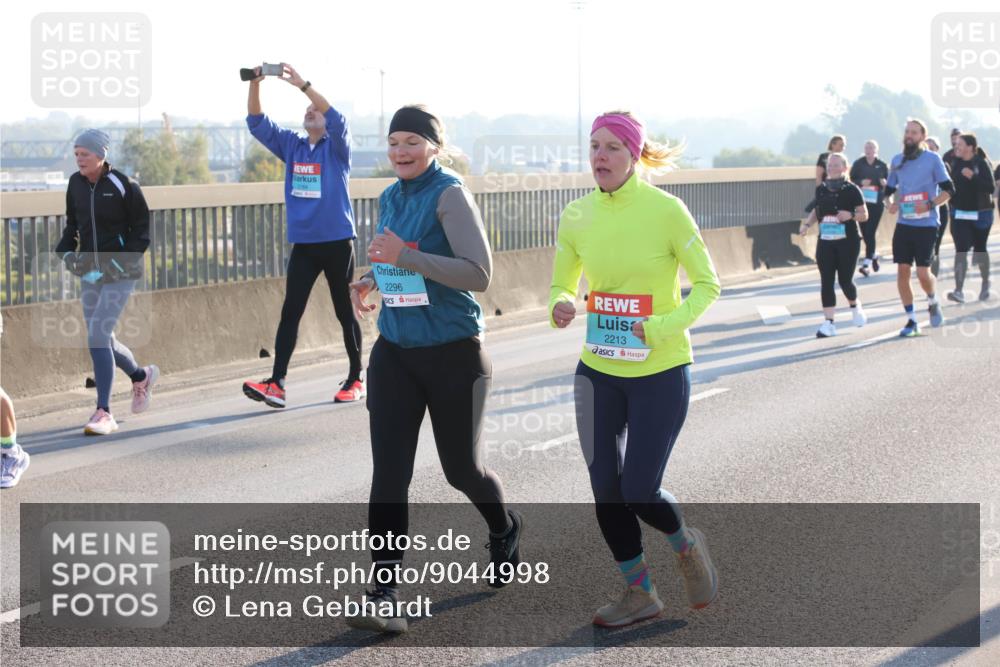 03.10.2025 - Köhlbrandbrückenlauf Lena Gebhardt http://msf.ph/oto/9044998 03.10.2025 09:27:31 Position 1 2296, 2213 meine-sportfotos.de