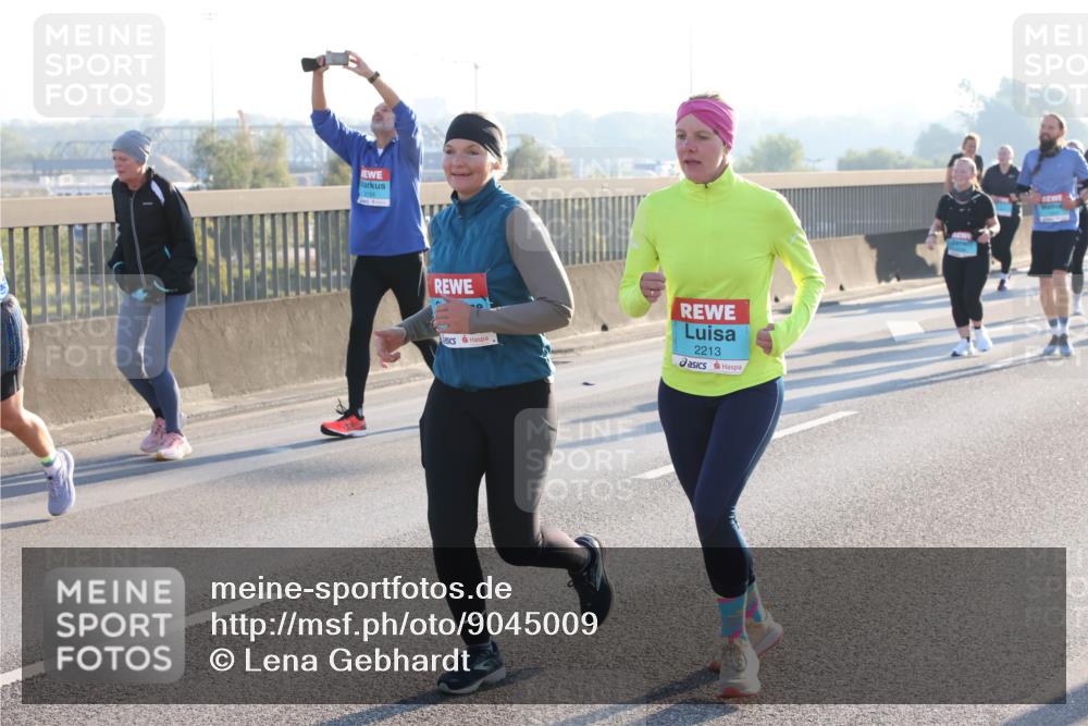 03.10.2025 - Köhlbrandbrückenlauf Lena Gebhardt http://msf.ph/oto/9045009 03.10.2025 09:27:31 Position 1 2213 meine-sportfotos.de