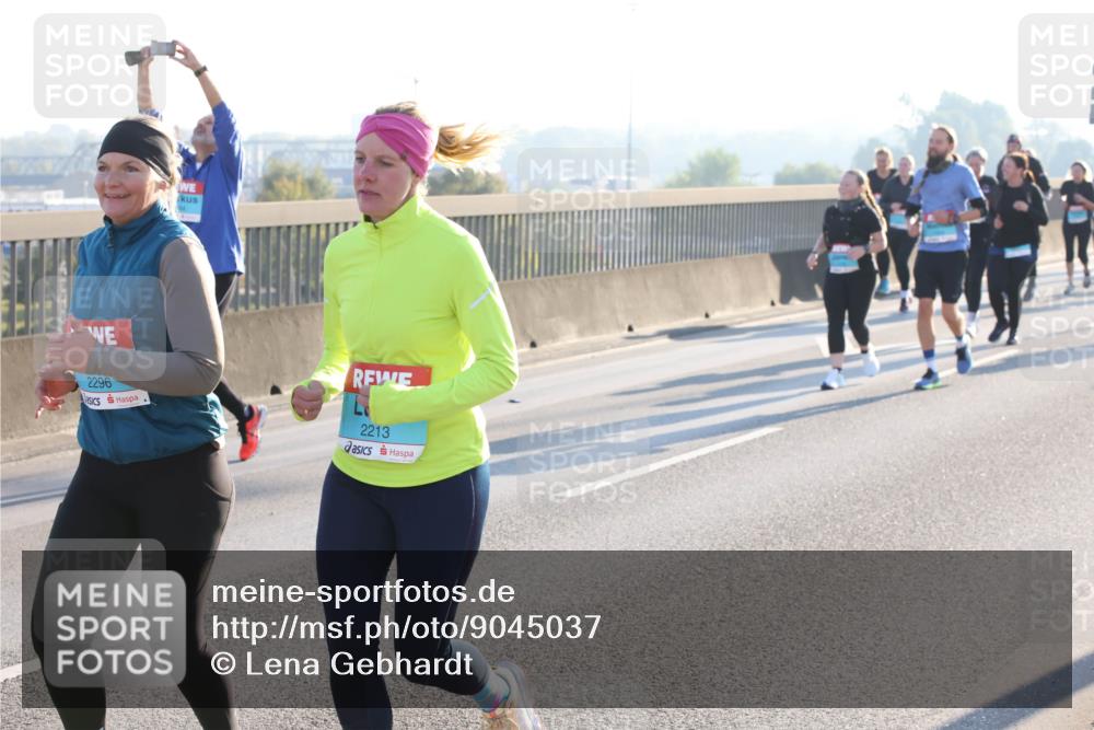 03.10.2025 - Köhlbrandbrückenlauf Lena Gebhardt http://msf.ph/oto/9045037 03.10.2025 09:27:31 Position 1 2296, 2213 meine-sportfotos.de