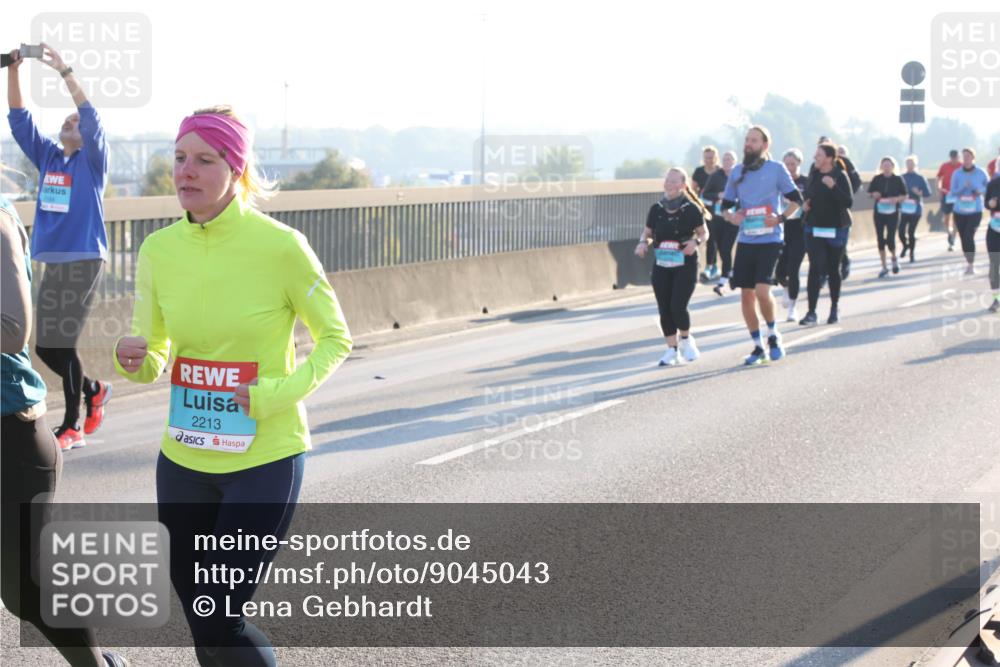03.10.2025 - Köhlbrandbrückenlauf Lena Gebhardt http://msf.ph/oto/9045043 03.10.2025 09:27:31 Position 1 2213 meine-sportfotos.de