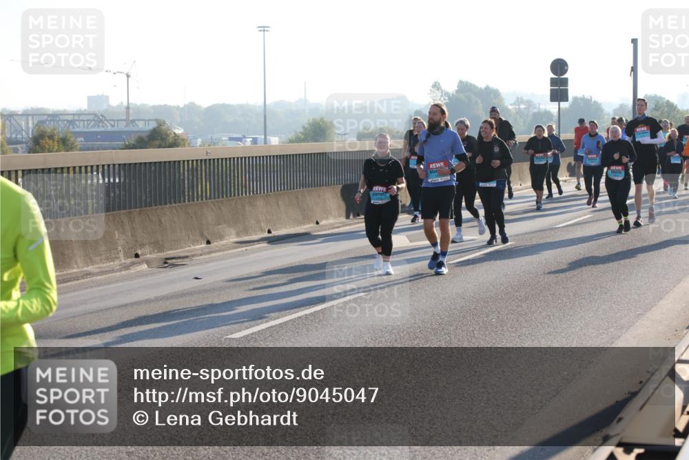 03.10.2025 - Köhlbrandbrückenlauf Lena Gebhardt http://msf.ph/oto/9045047 03.10.2025 09:27:32 Position 1  meine-sportfotos.de