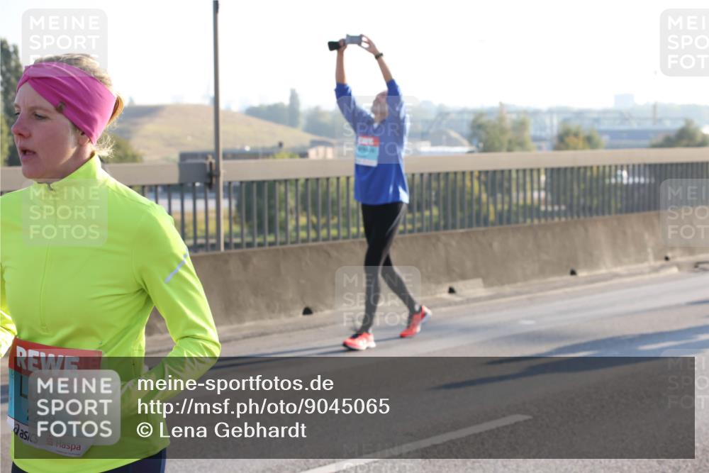 03.10.2025 - Köhlbrandbrückenlauf Lena Gebhardt http://msf.ph/oto/9045065 03.10.2025 09:27:32 Position 1 2213 meine-sportfotos.de
