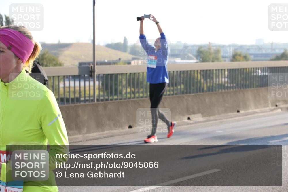 03.10.2025 - Köhlbrandbrückenlauf Lena Gebhardt http://msf.ph/oto/9045066 03.10.2025 09:27:32 Position 1  meine-sportfotos.de