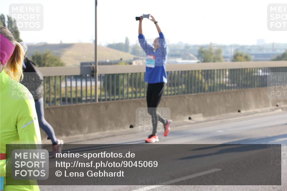 03.10.2025 - Köhlbrandbrückenlauf Lena Gebhardt http://msf.ph/oto/9045069 03.10.2025 09:27:32 Position 1  meine-sportfotos.de